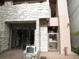 16/16 エントランス