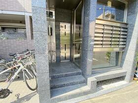 16/17 エントランス