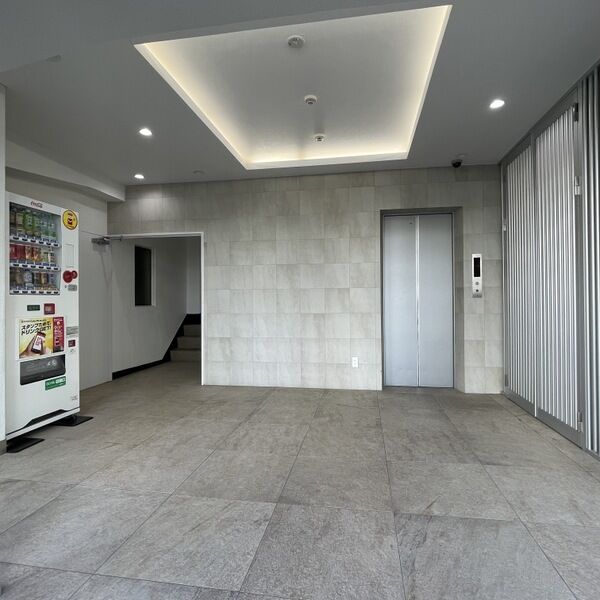 15/19 エントランス