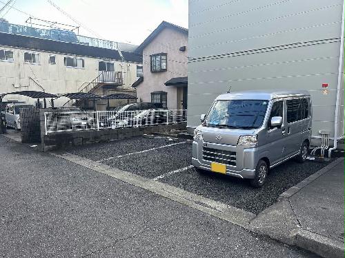 13/14 駐車場