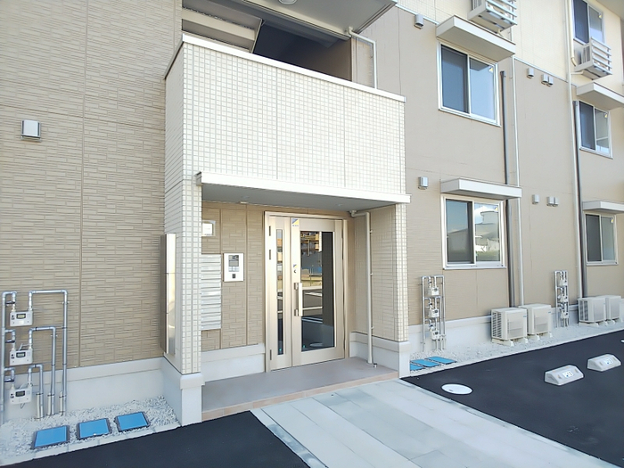 19/27 エントランス