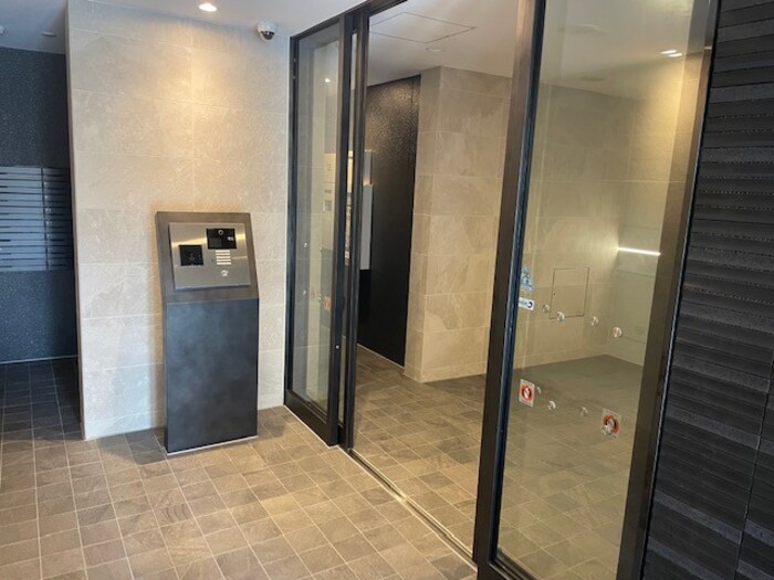 16/20 エントランス