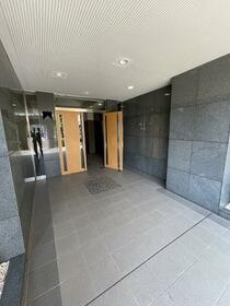 16/16 エントランス