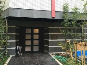 16/16 エントランス