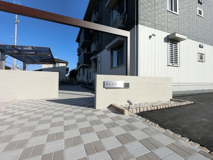 19/27 エントランス