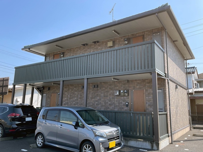 16/23 エントランス