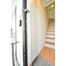 16/16 エントランス