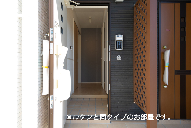 13/23 玄関