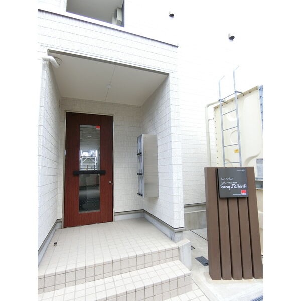 17/27 エントランス