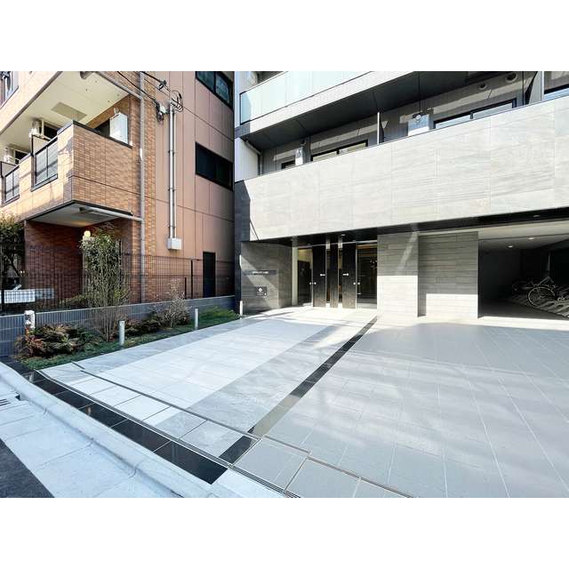 16/27 エントランス