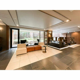 5/5 エントランス