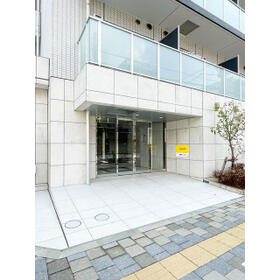 16/16 エントランス