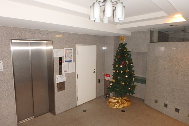 22/28 エントランス