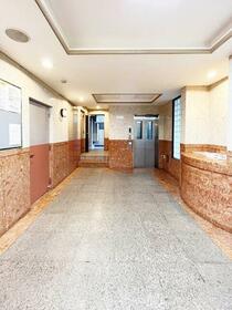 16/17 エントランス