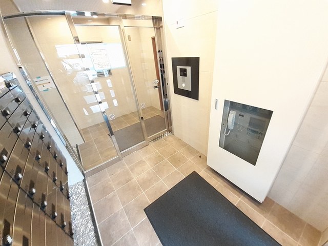 14/20 エントランス