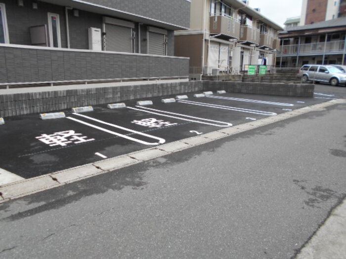 18/18 駐車場