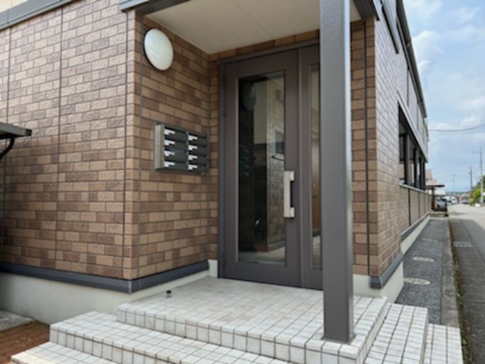 19/27 エントランス