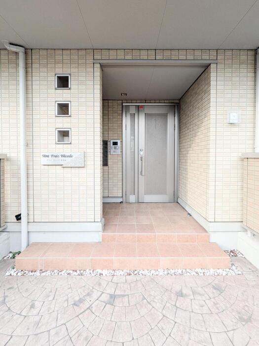 18/19 エントランス