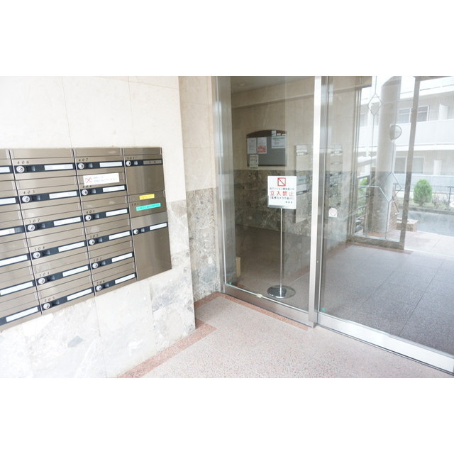 16/25 エントランス