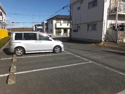 14/14 駐車場