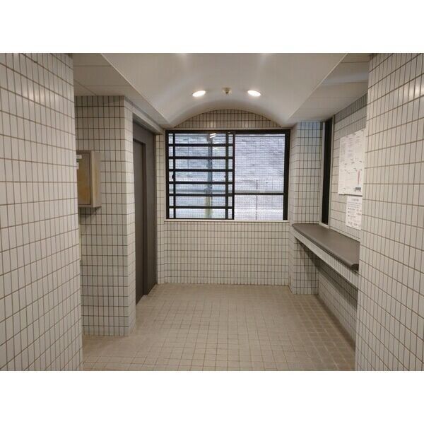 16/18 エントランス