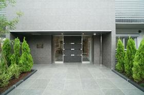 15/15 エントランス