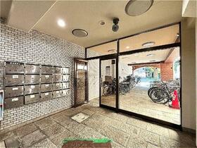 16/19 エントランス