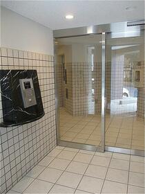 16/21 エントランス