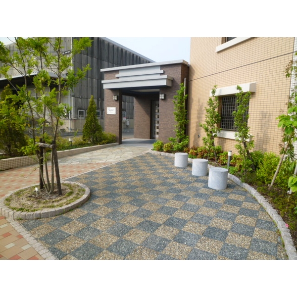 18/19 エントランス