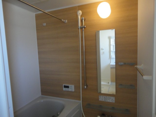 13/27 浴室