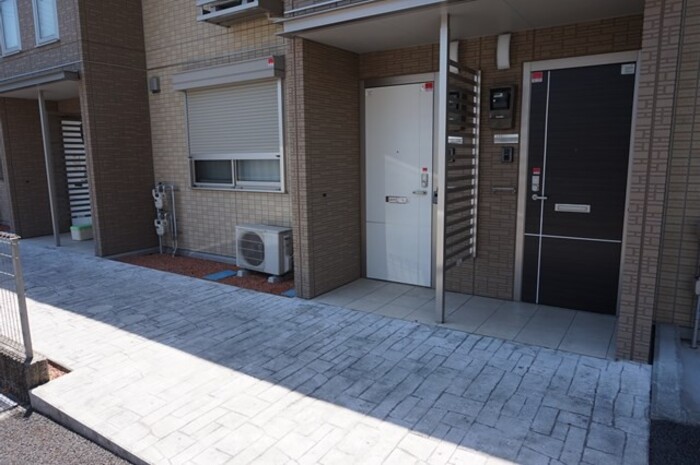 16/20 エントランス