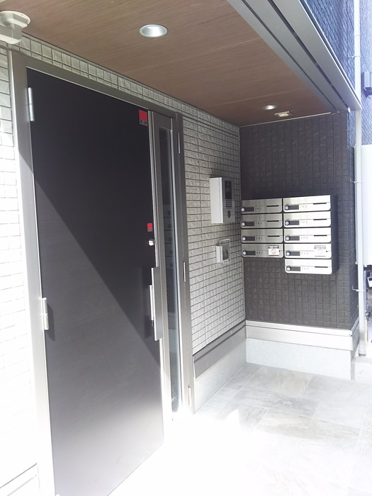 16/17 エントランス