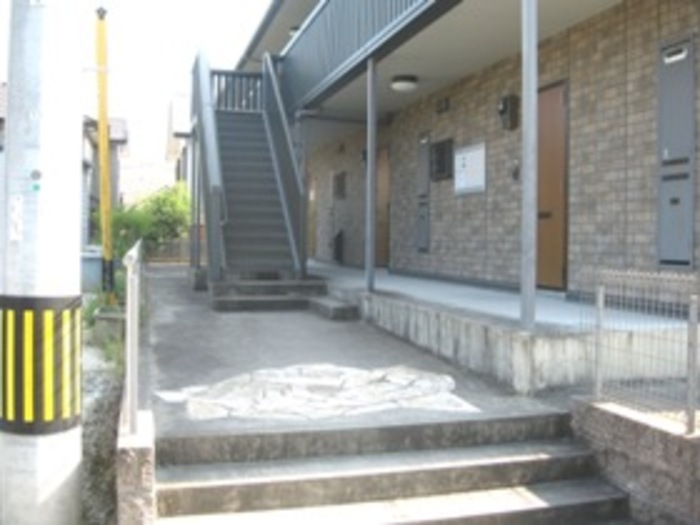 18/25 エントランス