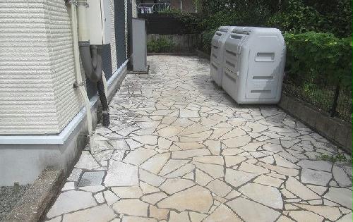 13/22 エントランス