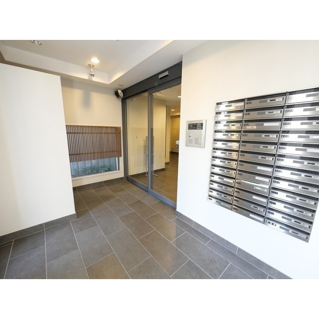 19/30 エントランス