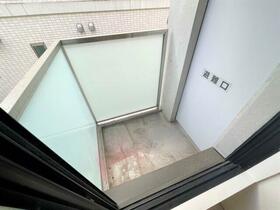 13/18 バルコニー