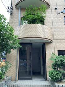 16/16 エントランス