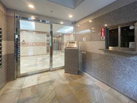 16/16 エントランス