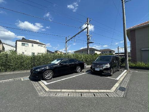 13/14 駐車場