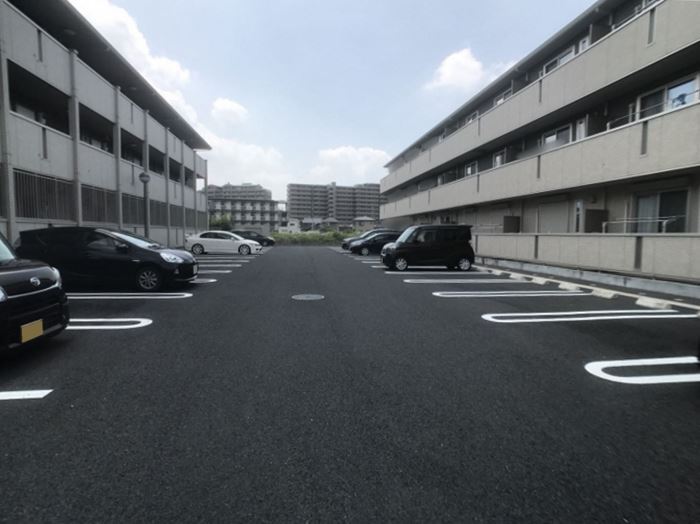 20/28 駐車場