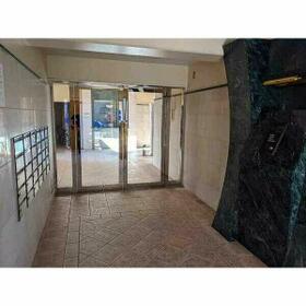 16/16 エントランス