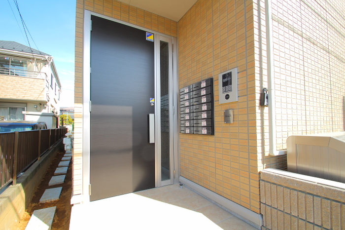 16/19 エントランス