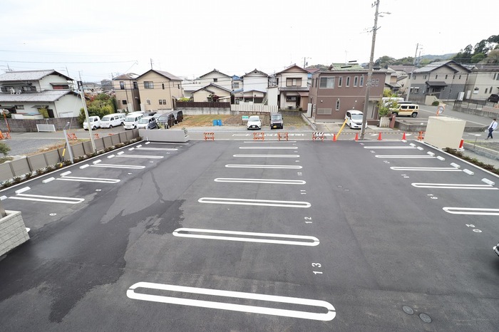 18/18 駐車場