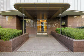 2/4 エントランス