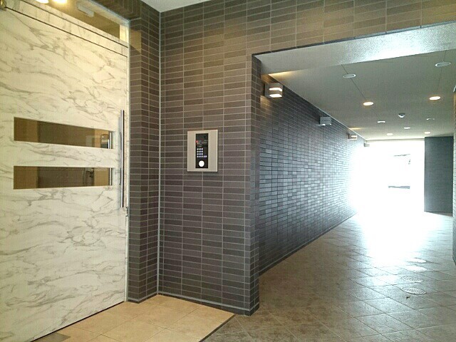 14/20 エントランス