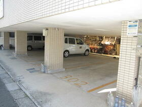 16/16 駐車場