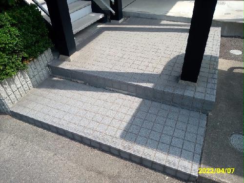 13/18 エントランス