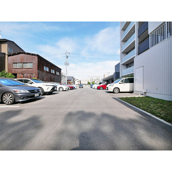 17/18 駐車場