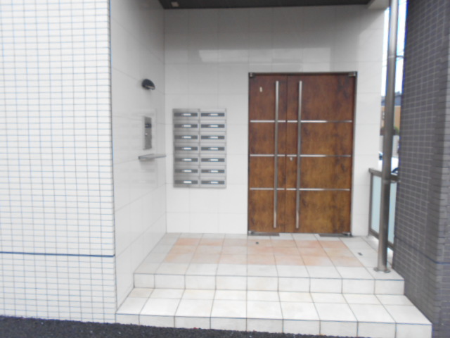 22/28 エントランス