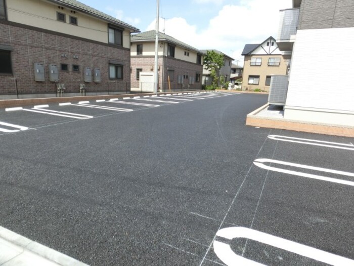 20/28 駐車場